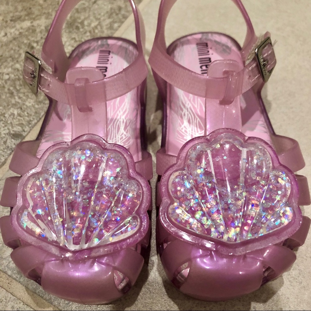 MM Aranha XII Seashell Cutout Sandal
